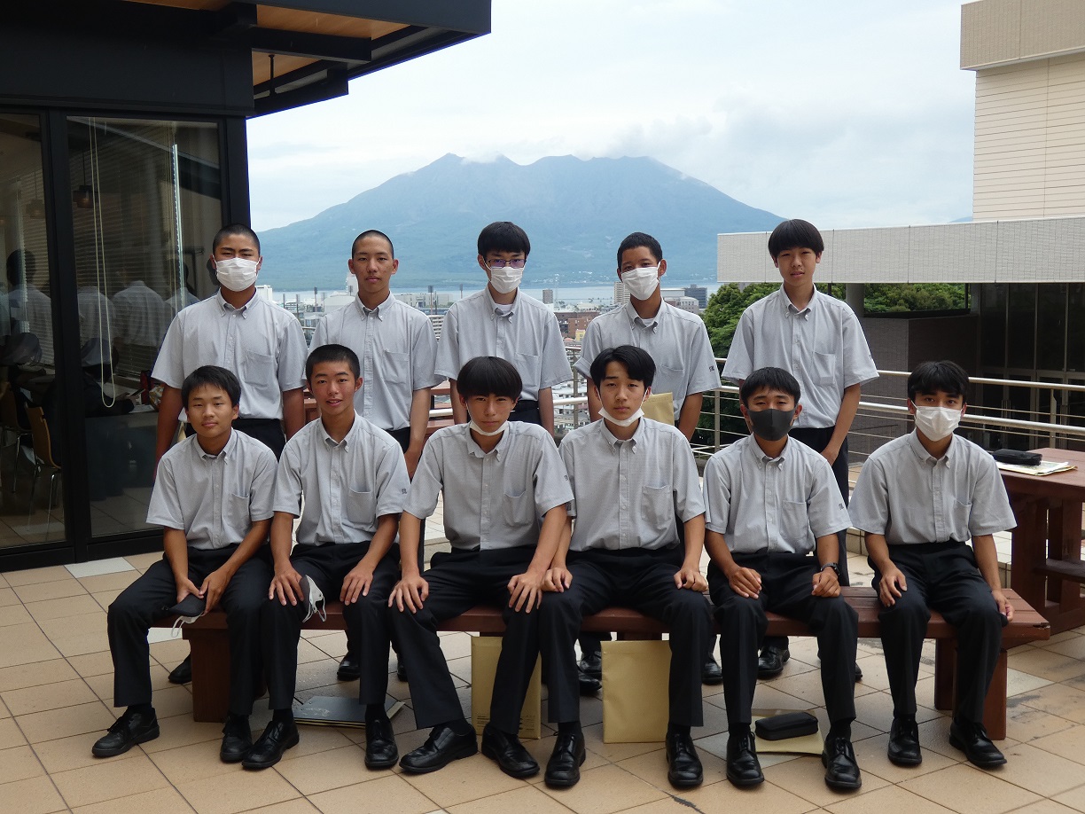 鹿児島実業高等学校の皆さんが大学見学に来られました：サムネイル画像
