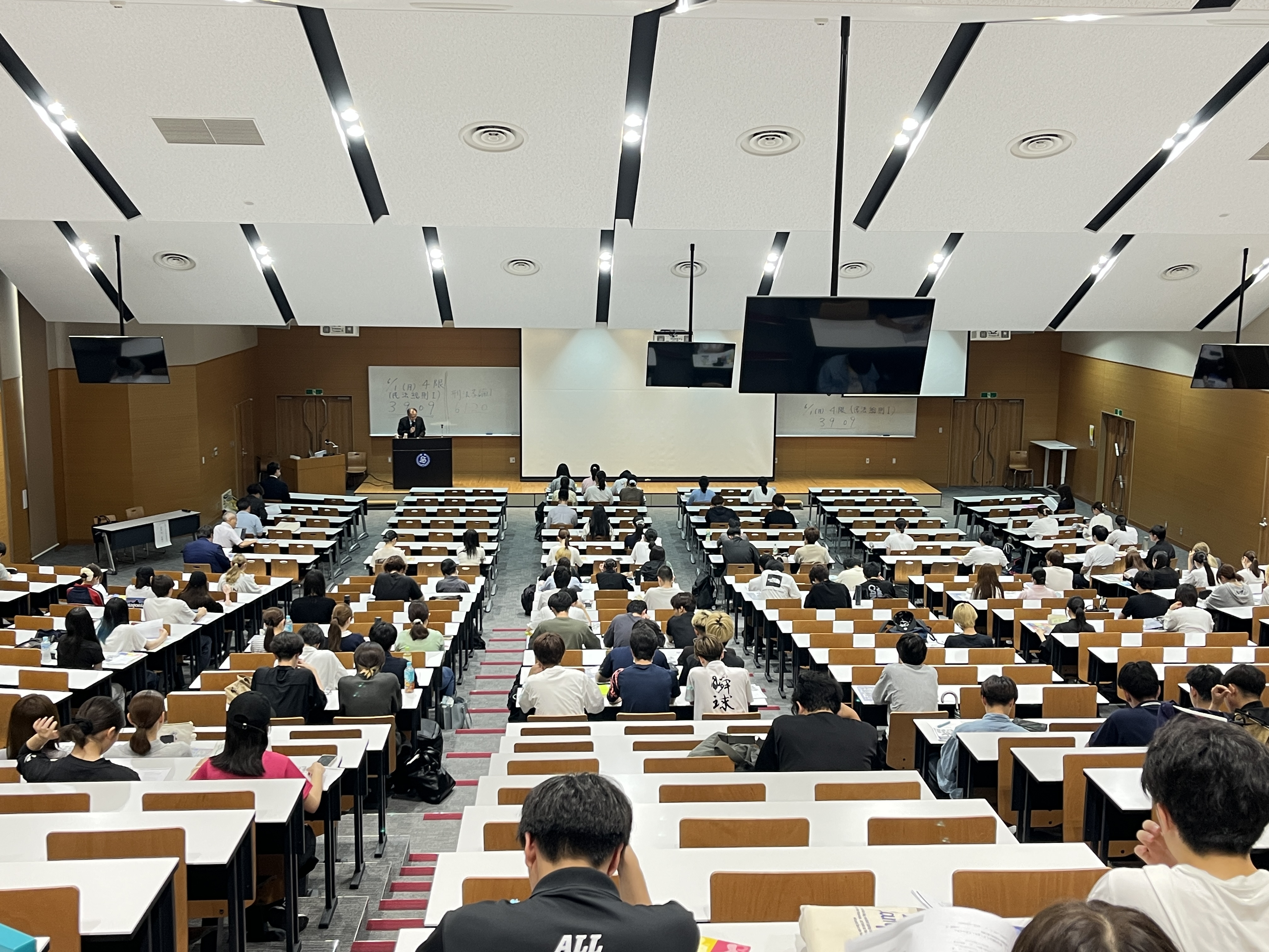 法学部で「リーガルキャリア・イントロダクション第1回講演会」を開催しました：サムネイル画像