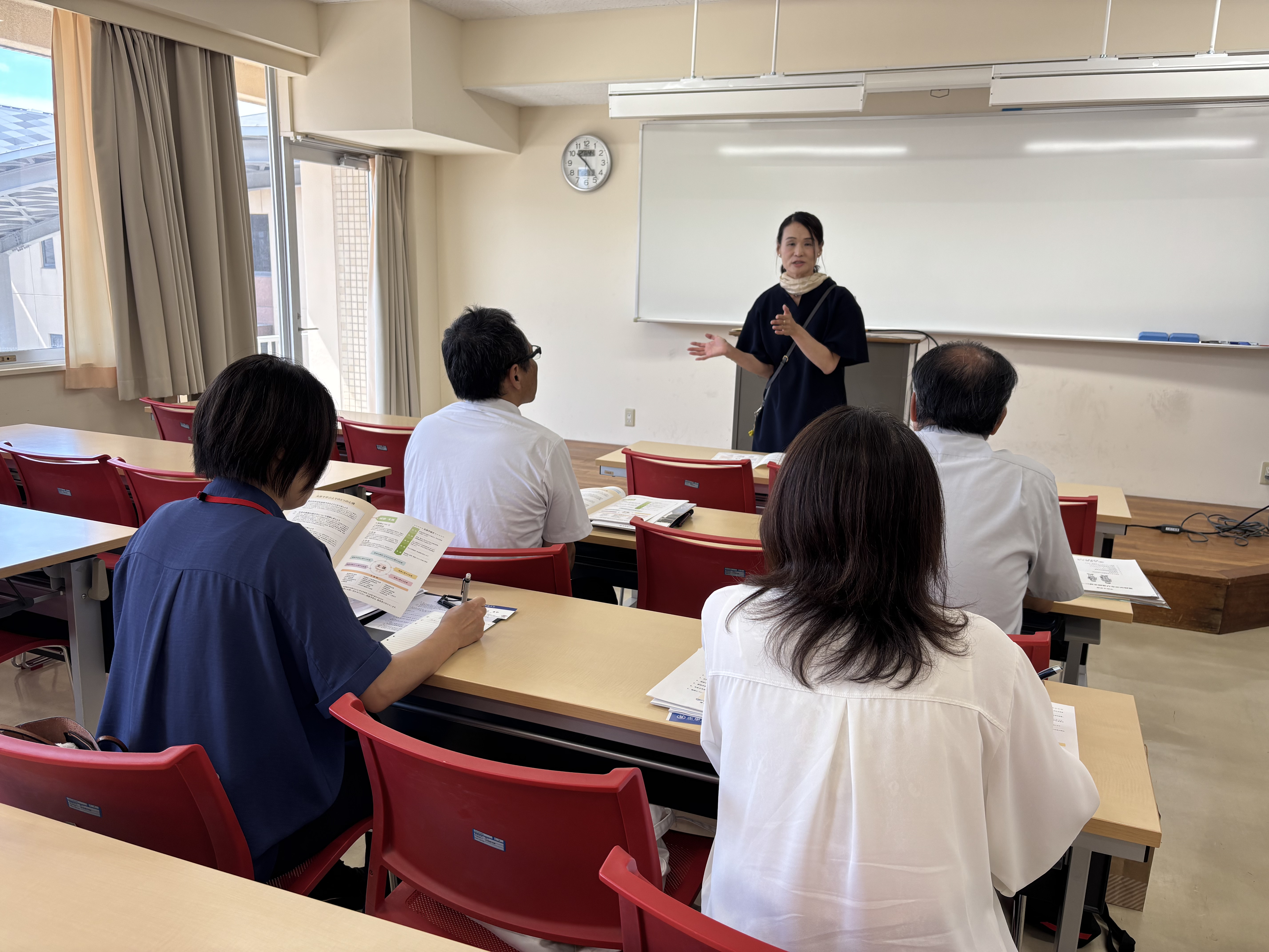 鹿児島盲学校の職員の皆さまが大学見学に来られました：サムネイル画像